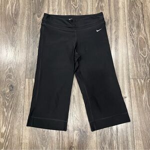 🍀 3/$30 Nike Dri-Fit Black Flare Capri Pants